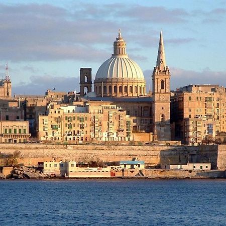 Prime Location Apartment With Side Seaviews Sliema Exterior foto