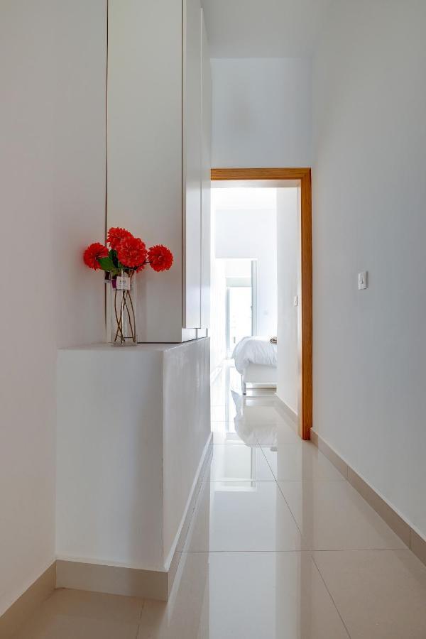 Prime Location Apartment With Side Seaviews Sliema Exterior foto
