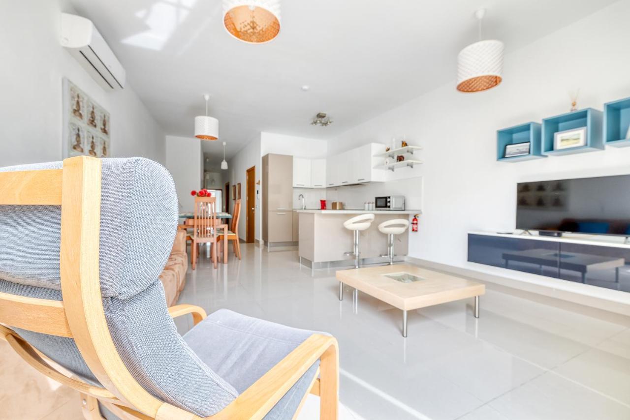 Prime Location Apartment With Side Seaviews Sliema Exterior foto