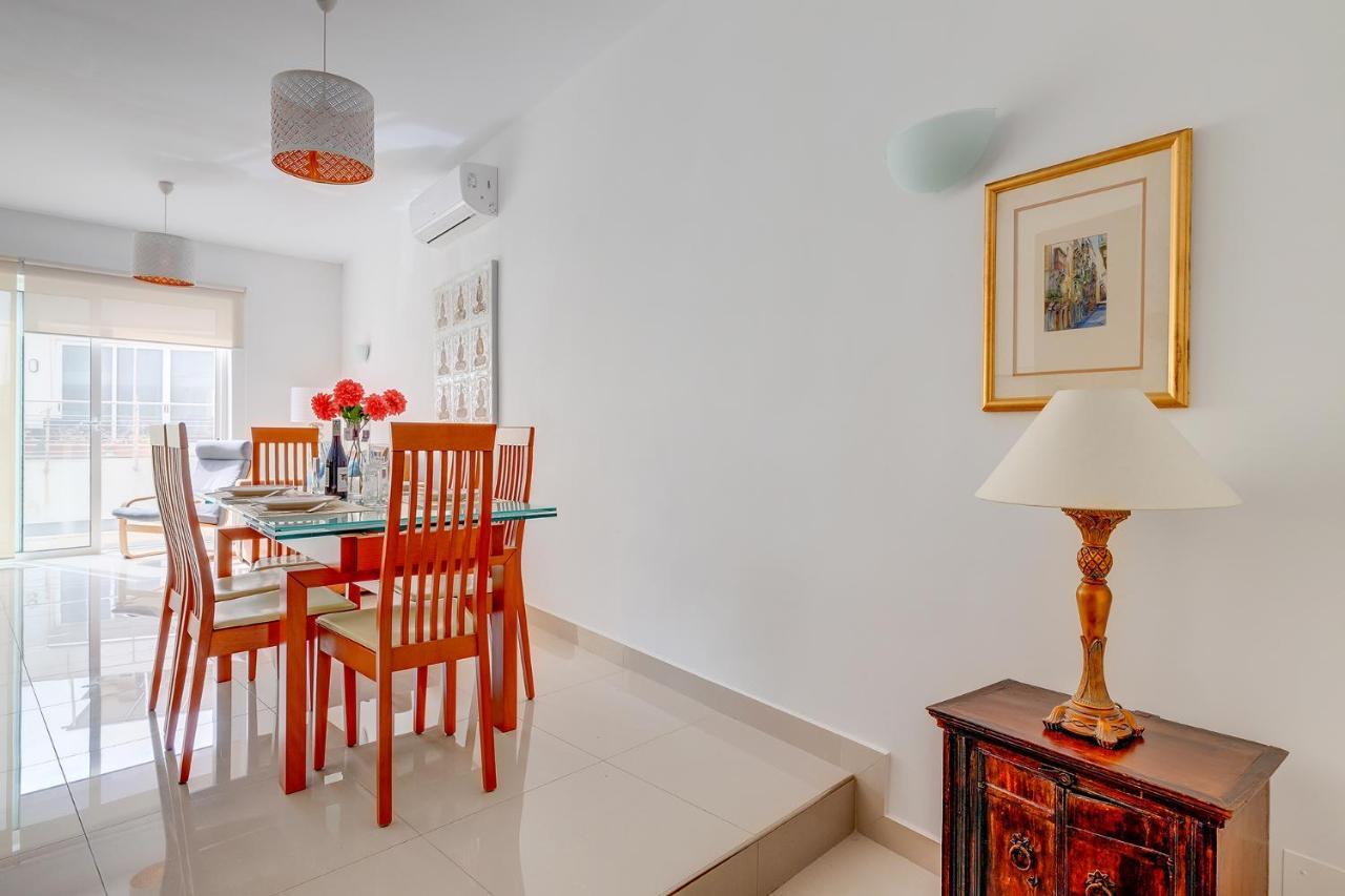 Prime Location Apartment With Side Seaviews Sliema Exterior foto