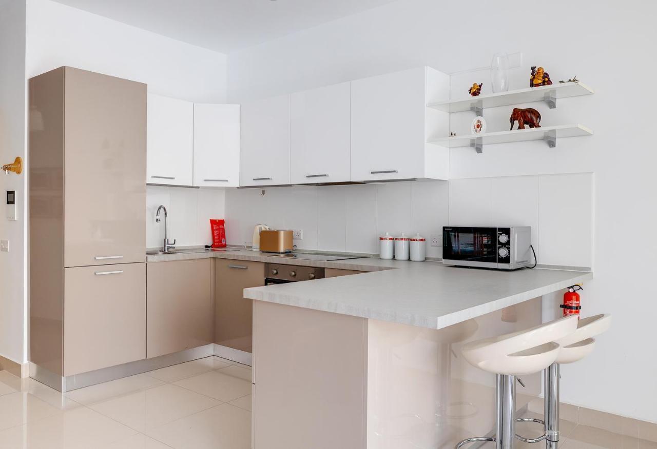 Prime Location Apartment With Side Seaviews Sliema Exterior foto