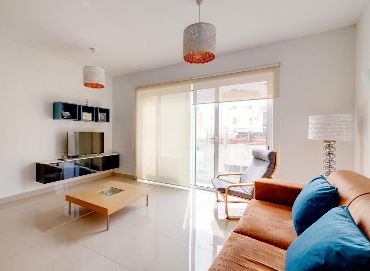 Prime Location Apartment With Side Seaviews Sliema Exterior foto