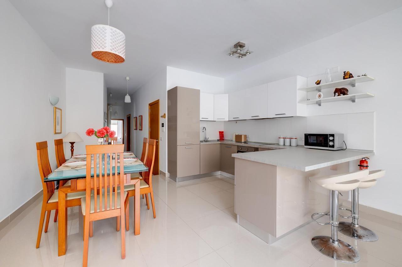Prime Location Apartment With Side Seaviews Sliema Exterior foto