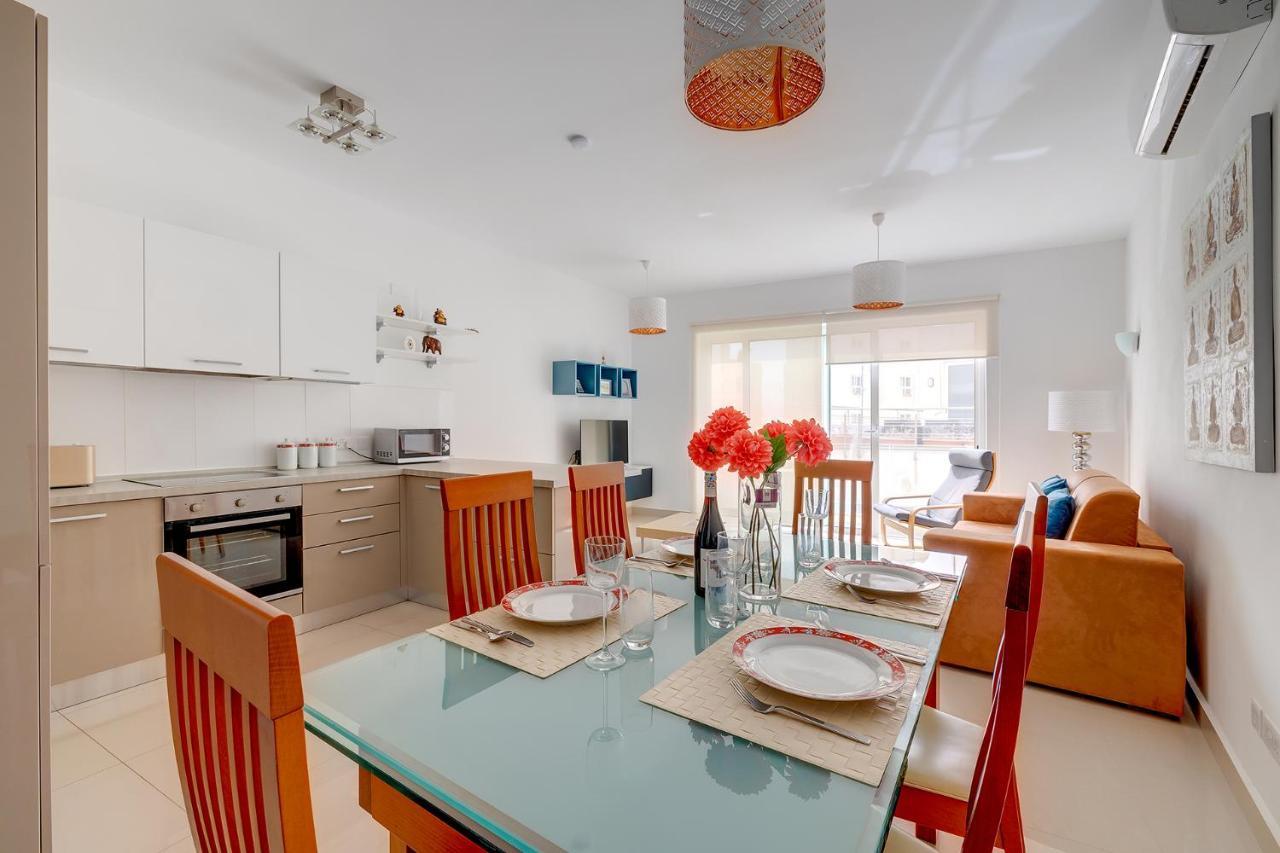 Prime Location Apartment With Side Seaviews Sliema Exterior foto