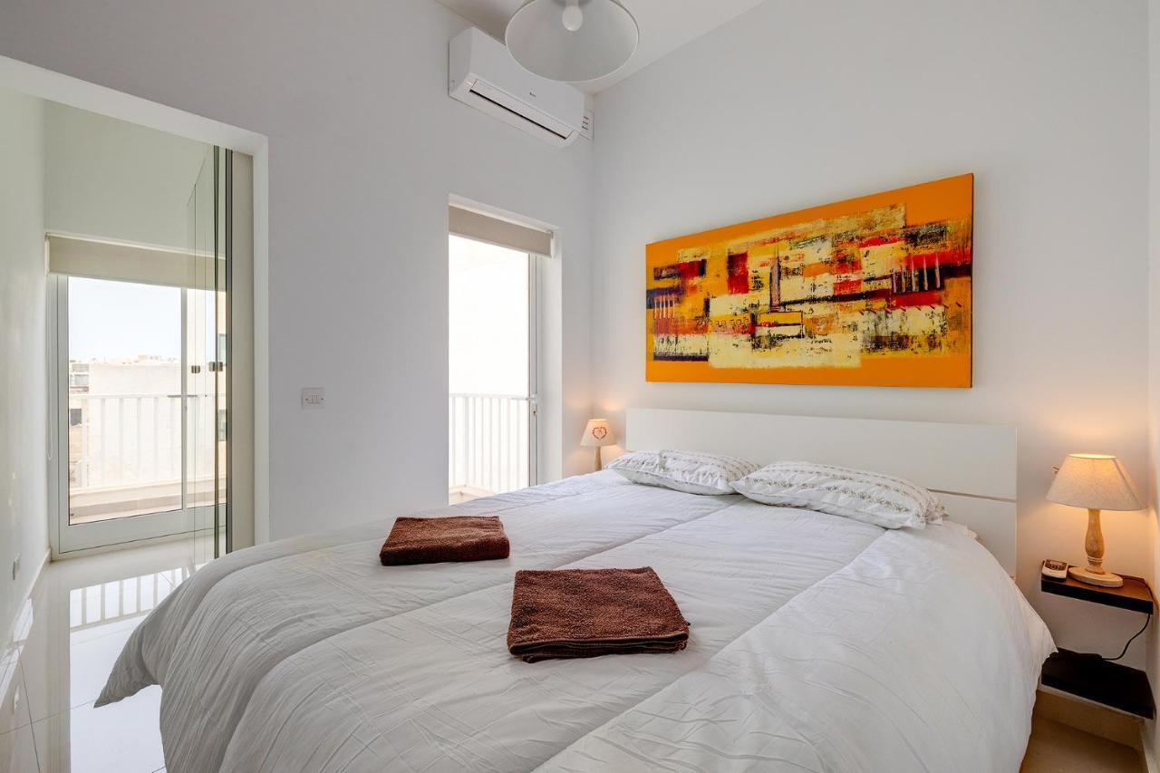 Prime Location Apartment With Side Seaviews Sliema Exterior foto