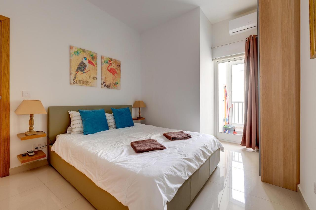 Prime Location Apartment With Side Seaviews Sliema Exterior foto
