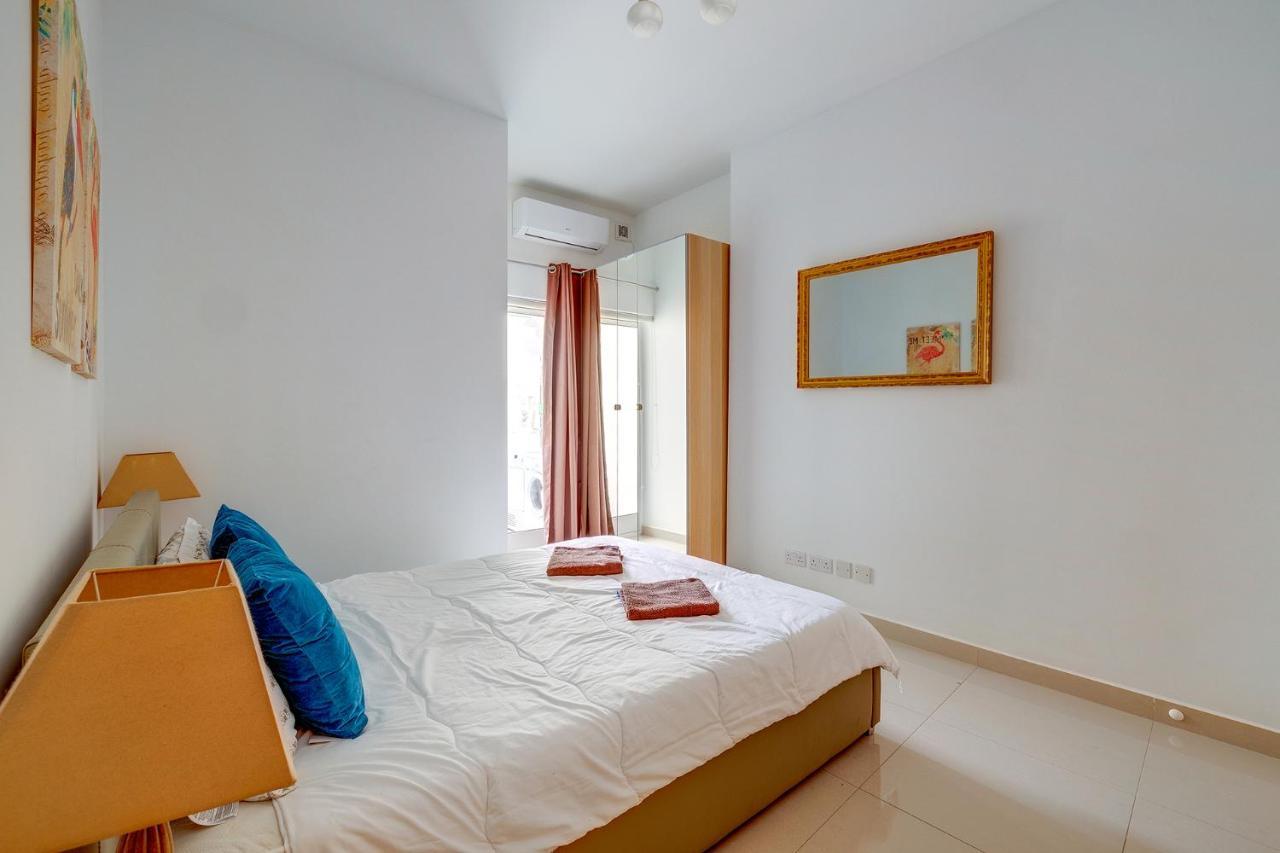 Prime Location Apartment With Side Seaviews Sliema Exterior foto