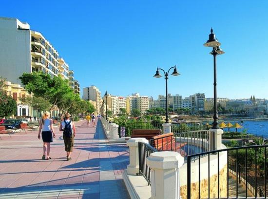 Prime Location Apartment With Side Seaviews Sliema Exterior foto