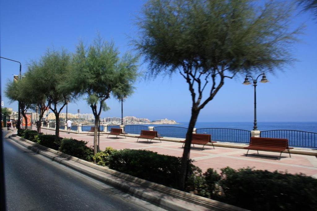Prime Location Apartment With Side Seaviews Sliema Exterior foto