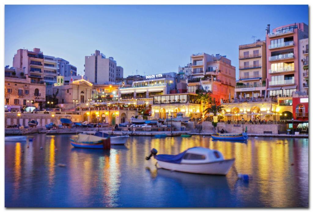 Prime Location Apartment With Side Seaviews Sliema Exterior foto