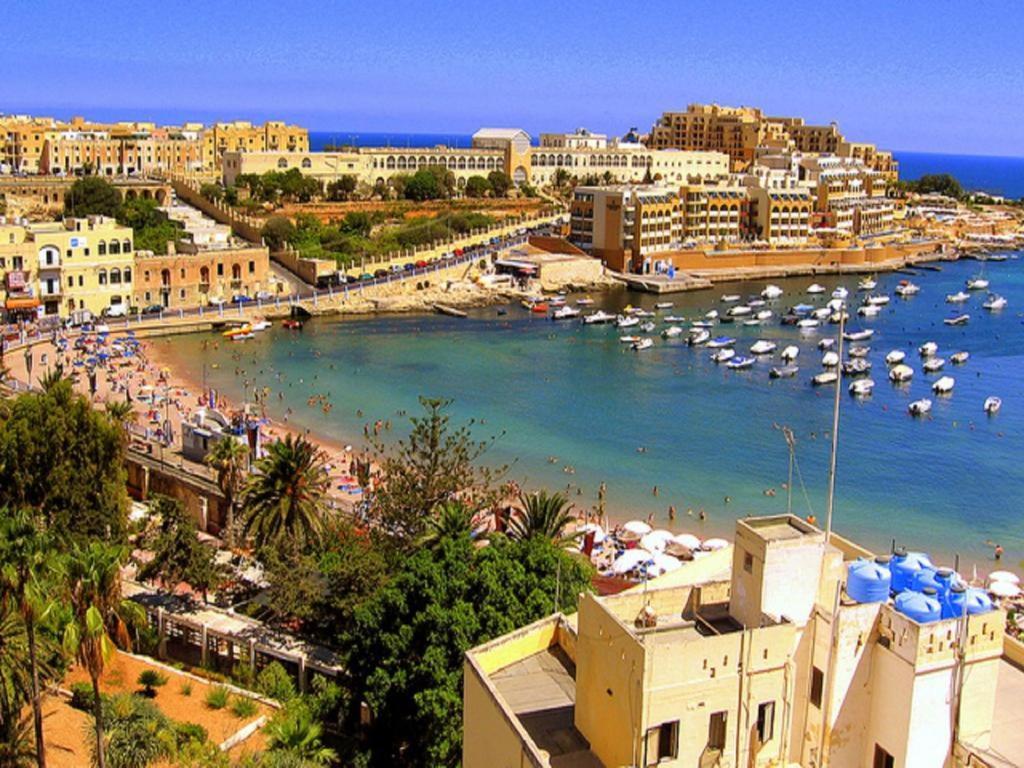 Prime Location Apartment With Side Seaviews Sliema Exterior foto